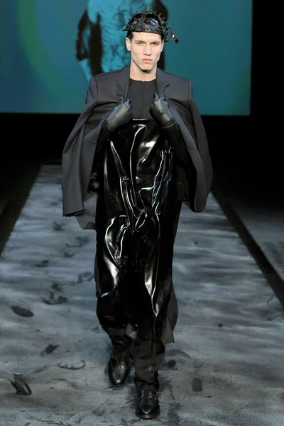 Look 28